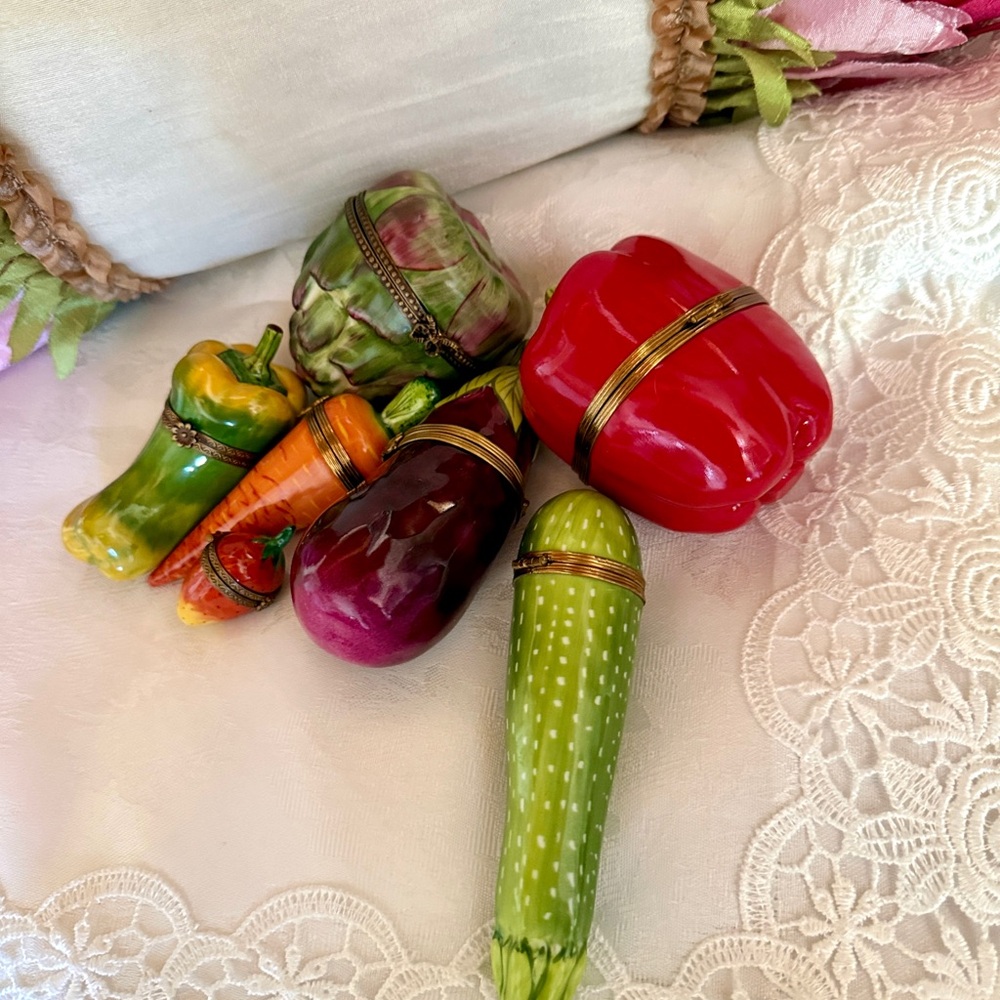Limoges Hand-Painted Cornucopia of colorful vegetables. - Picture 2 of 8